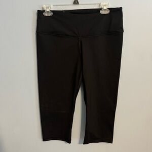 Victoria Sport Capri Leggings